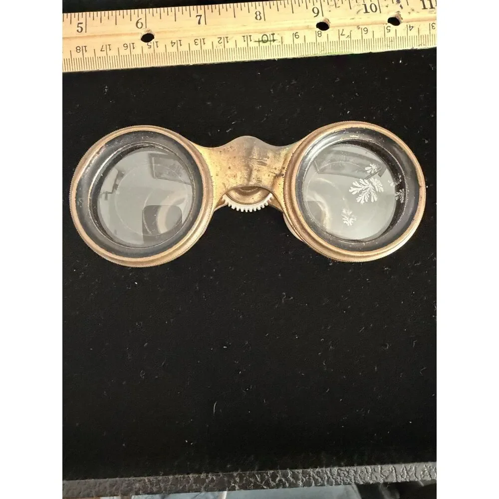 Le Marquise Victorian Mother of Pearl Opera Glasses.